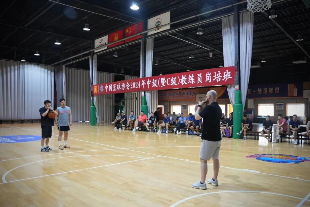 青少年学生篮球训练营发言稿_0