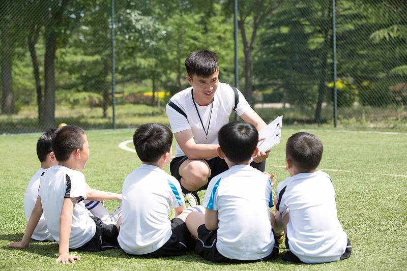 大学生篮球社团如何引入智能情感技术_0